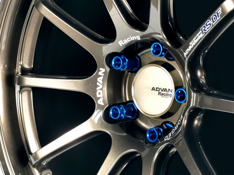 Farbige Radmuttern für Felgen