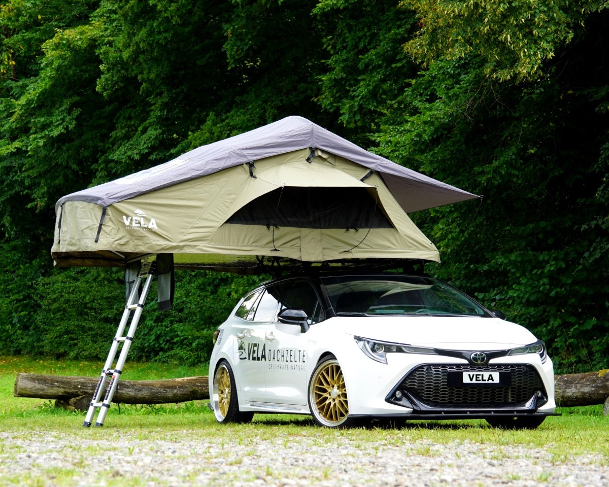 Vela Dachzelt Pro SRT160 auf Auto montiert.