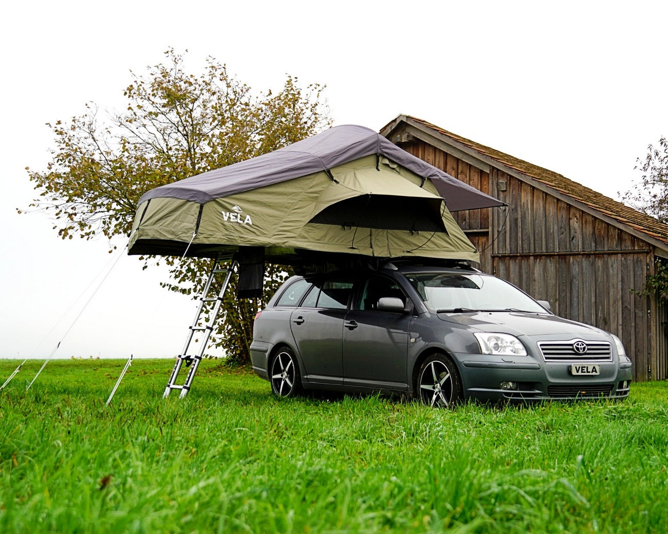 Vela Dachzelt Pro SRT160 auf Auto montiert.