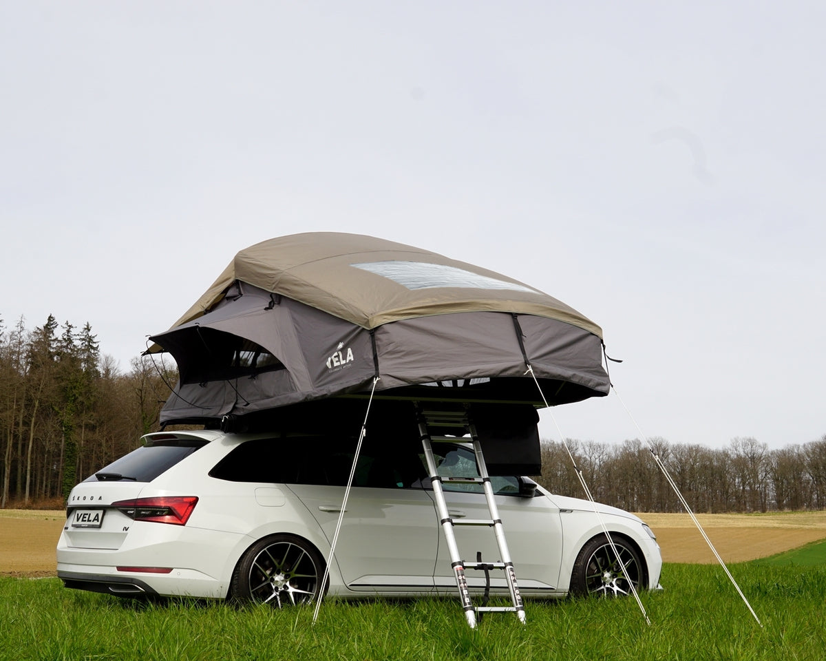 Vela Dachzelt Pro Max SRT190 auf Skoda Superb Auto montiert.