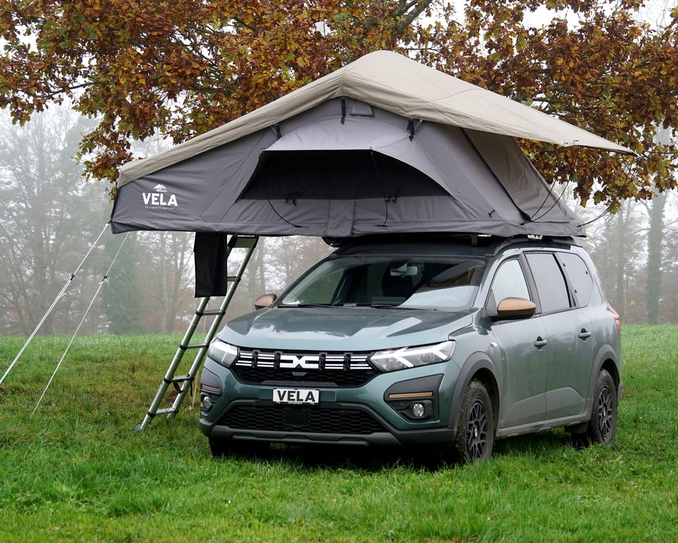 Vela Dachzelt Pro Max SRT190 auf Dacia Jogger Auto montiert.