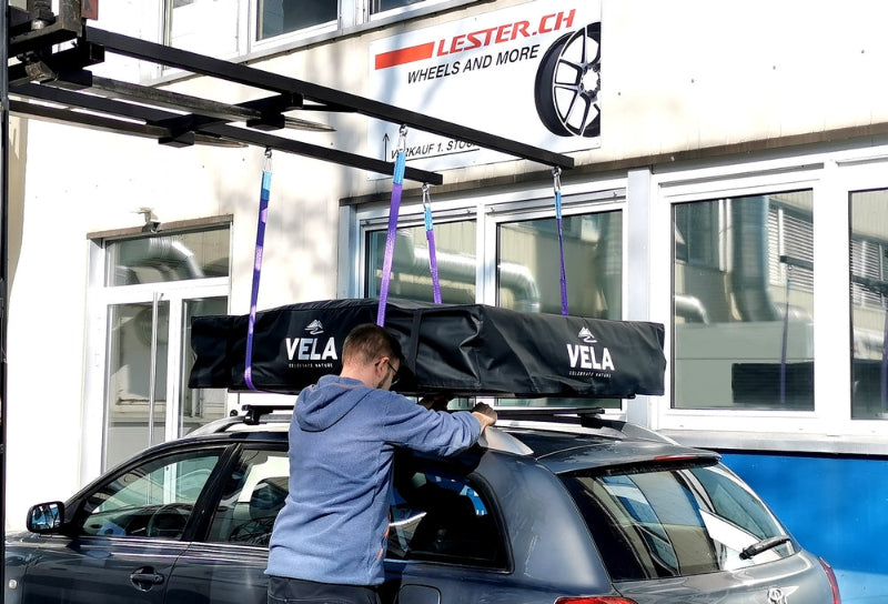 Ein Vela Dachzelt wird kostenlos aufs Auto montiert.