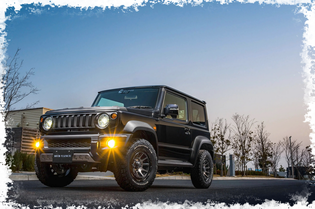 Kompletträder und Felgen WEDS Adventure Mud Vance 06 an einem Suzuki Jimny Auto.