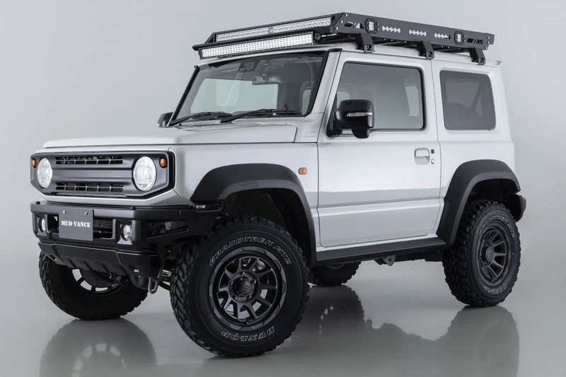 Kompletträder und Felgen WEDS Adventure Mud Vance 06 an einem Suzuki Jimny Auto.