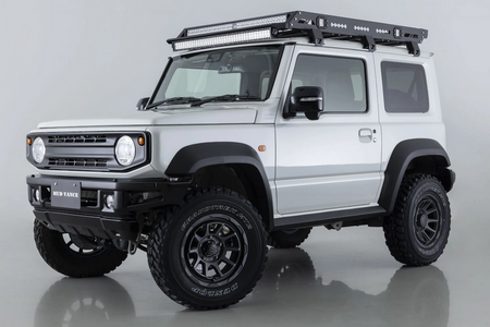 Kompletträder und Felgen WEDS Adventure Mud Vance 06 an einem Suzuki Jimny Auto.