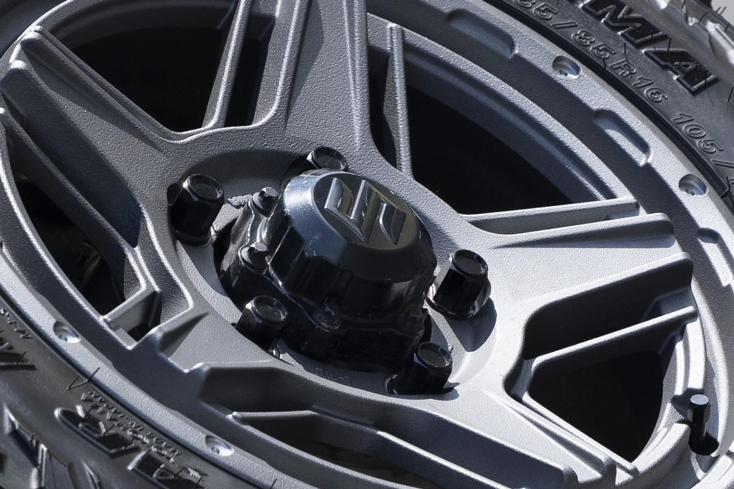 Detailfoto von Komplettrad Felgen WEDS Adventure Mud Vance 07 mit Pneu.