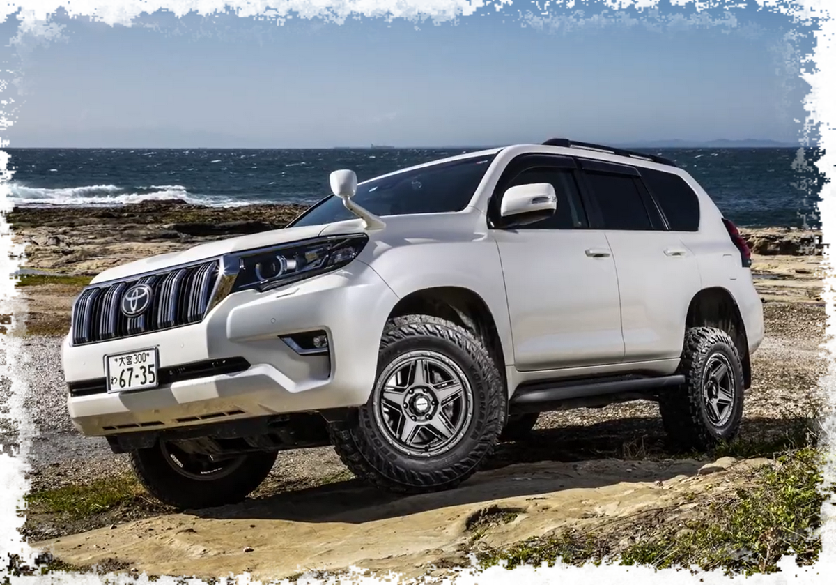 Kompletträder und Felgen WEDS Adventure Mud Vance 07 an einem Toyota Land Cruiser Auto.