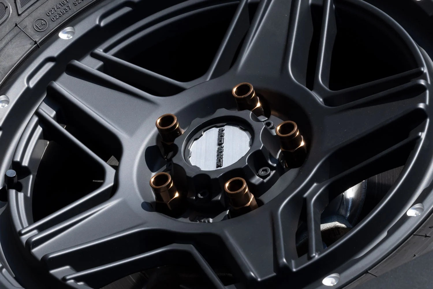 Detailfoto von Komplettrad Felgen WEDS Adventure Mud Vance 07 mit Pneu.