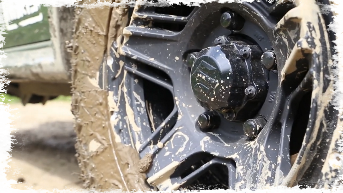 Detailfoto von Komplettrad Felgen WEDS Adventure Mud Vance 07 mit Pneu.