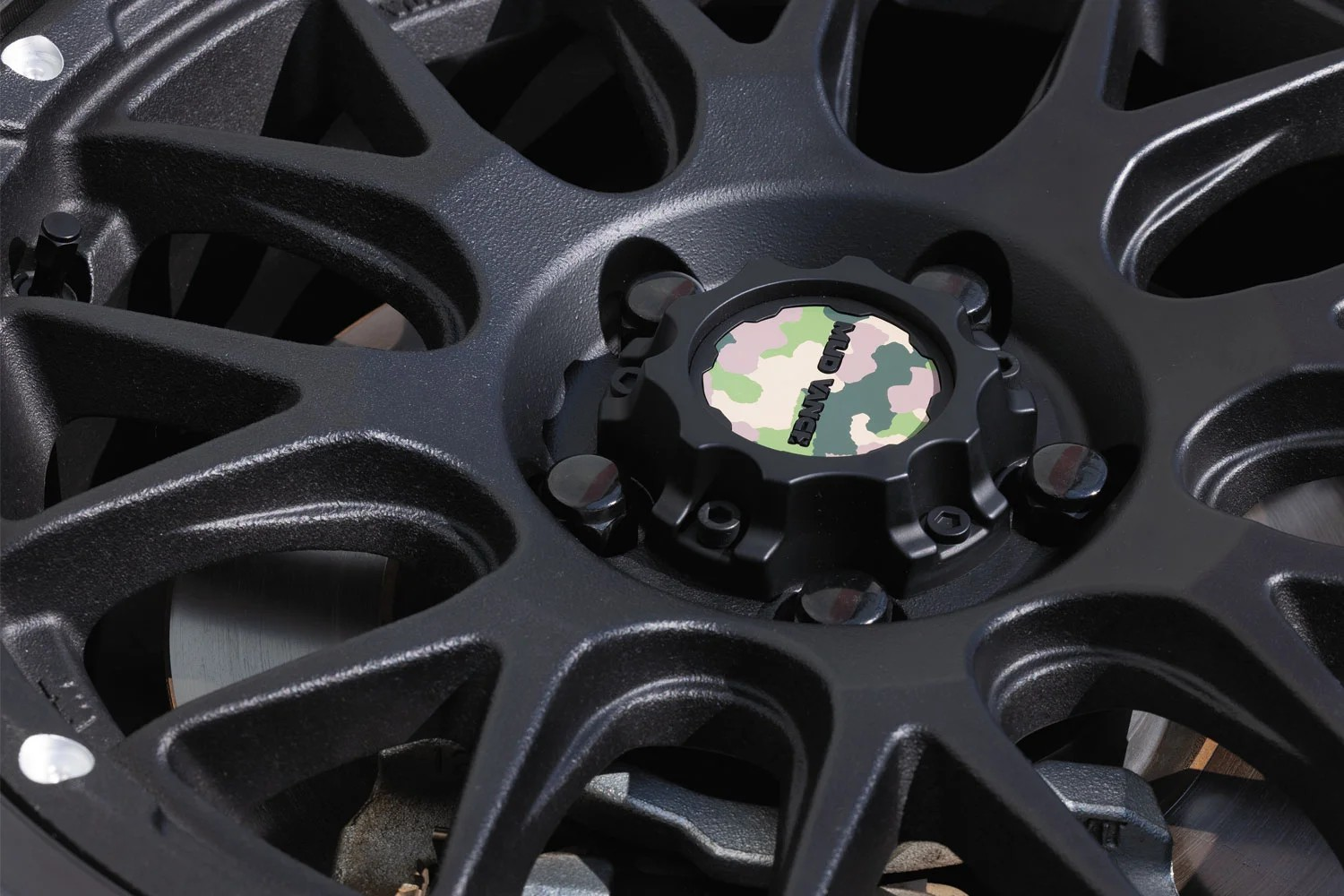 Detailfoto von Komplettrad Felgen WEDS Adventure Mud Vance 08 mit Pneu.