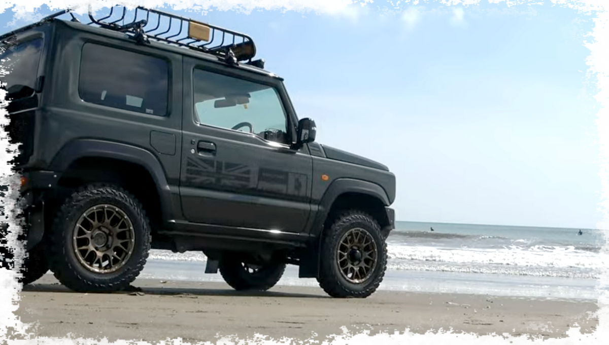 Kompletträder und Felgen WEDS Adventure Mud Vance 08 an einem Suzuki Jimny Auto.