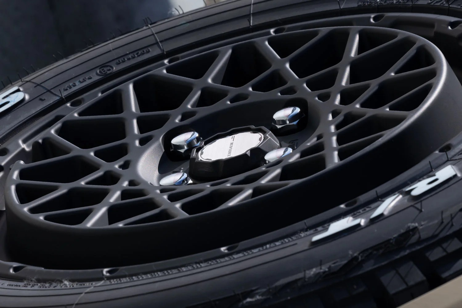 Detailfoto von Komplettrad Felgen WEDS Adventure Mud Vance 09 mit Pneu.