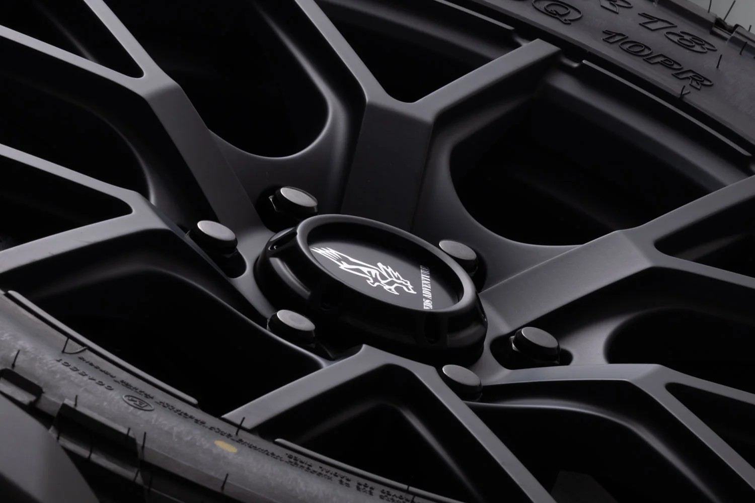 Detailfoto von Komplettrad Felgen WEDS Adventure Mud Vance SD mit Pneu.