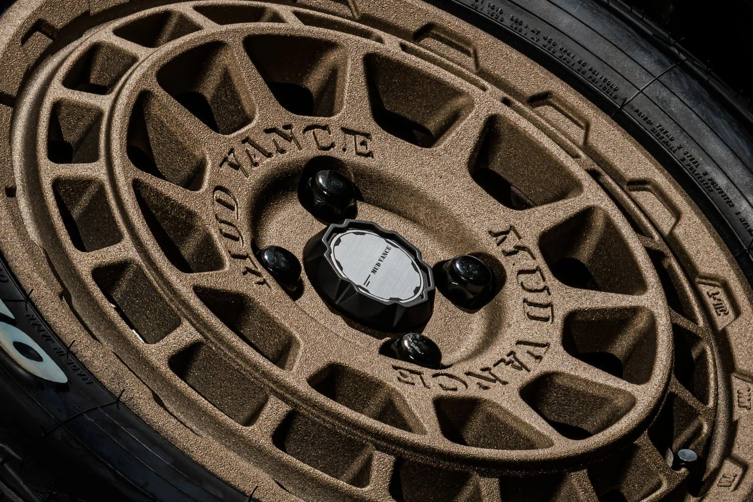 Detailfoto von Komplettrad Felgen WEDS Adventure Mud Vance X Typ F mit Pneu.