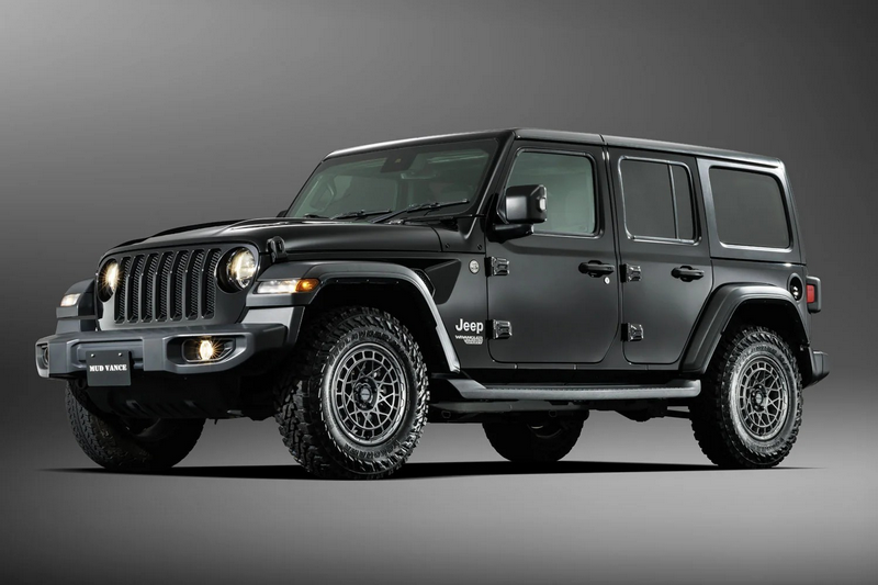 Kompletträder und Felgen WEDS Adventure Mud Vance X Typ M an einem Jeep Gladiator Auto.