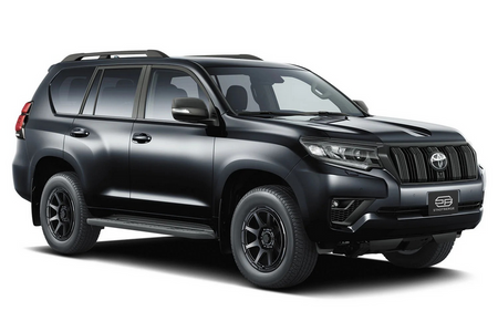 Kompletträder und Felgen WEDS Adventure Stadtberge an einem Toyota Land Cruiser Auto.